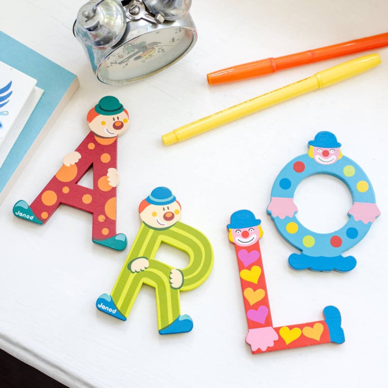 Letra Serie Payaso de Madera V