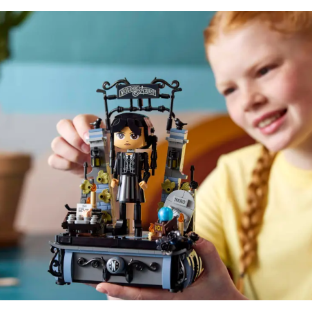LEGO Figura De Miércoles Addams