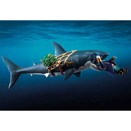 Tiburón Gigante Con Pirata