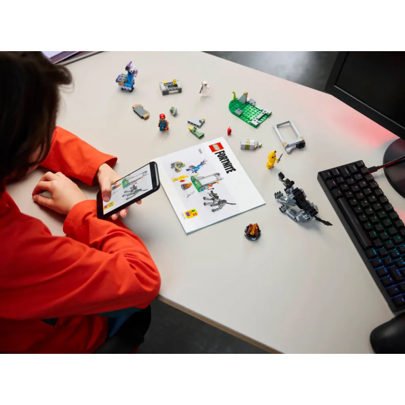 LEGO Fornite Campamento De Banano Y Bujía