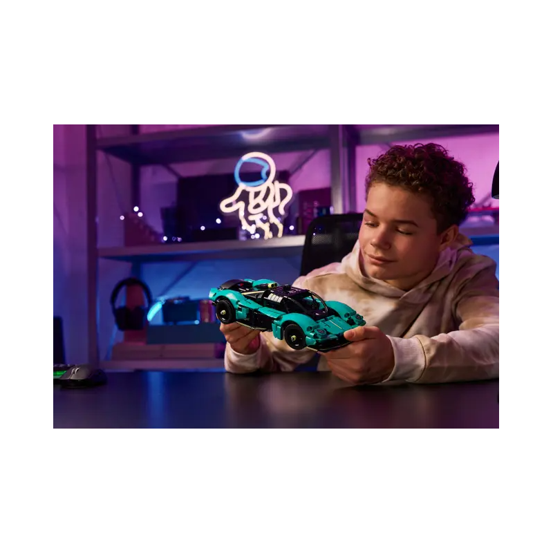 LEGO Technic Aston Martin Valkyrie