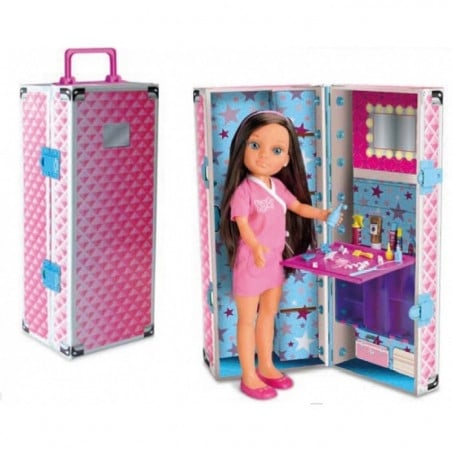 Nancy y su maletín de peinados