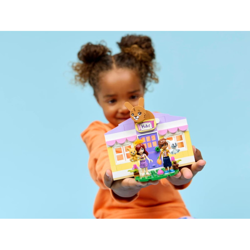 LEGO Friends Hotel Conejitos De Heartlake City 42679