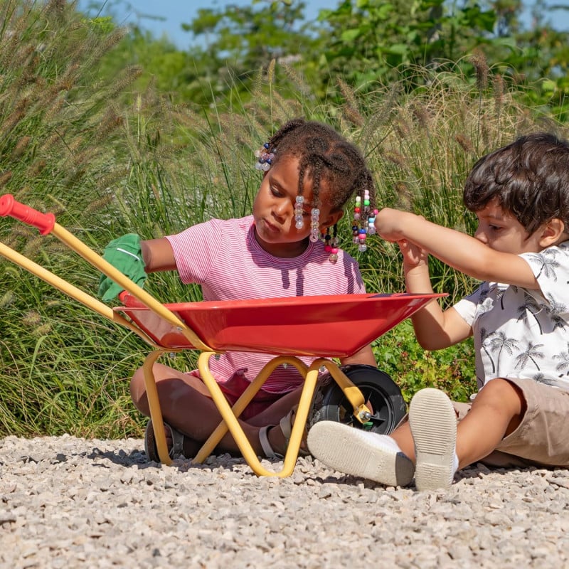 Carretilla De Metal Roja