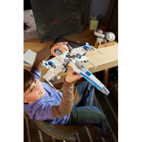 LEGO Star Wars Caza Estelar Ala-X De La Nueva República 75460