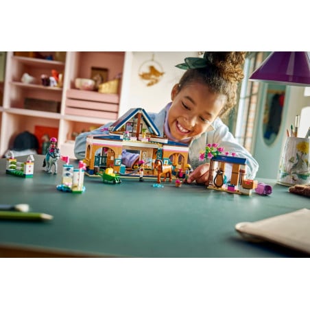 LEGO Friends Establo y Academia de Equitación 42688