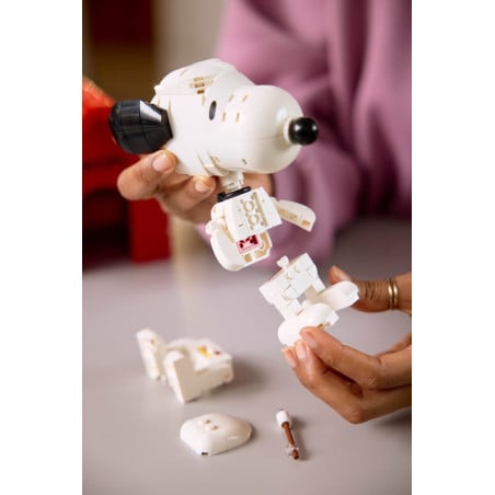 LEGO Ideas Peanuts: La Caseta De Snoopy 21368