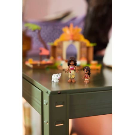 LEGO Disney Casa De La Aldea Y Barco 43282