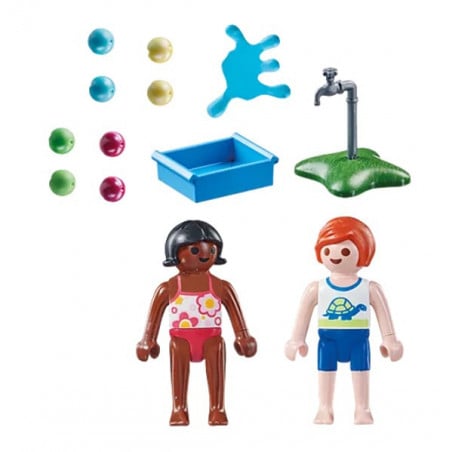 NIÑOS CON GLOBOS DE AGUA