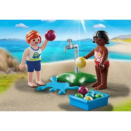 NIÑOS CON GLOBOS DE AGUA