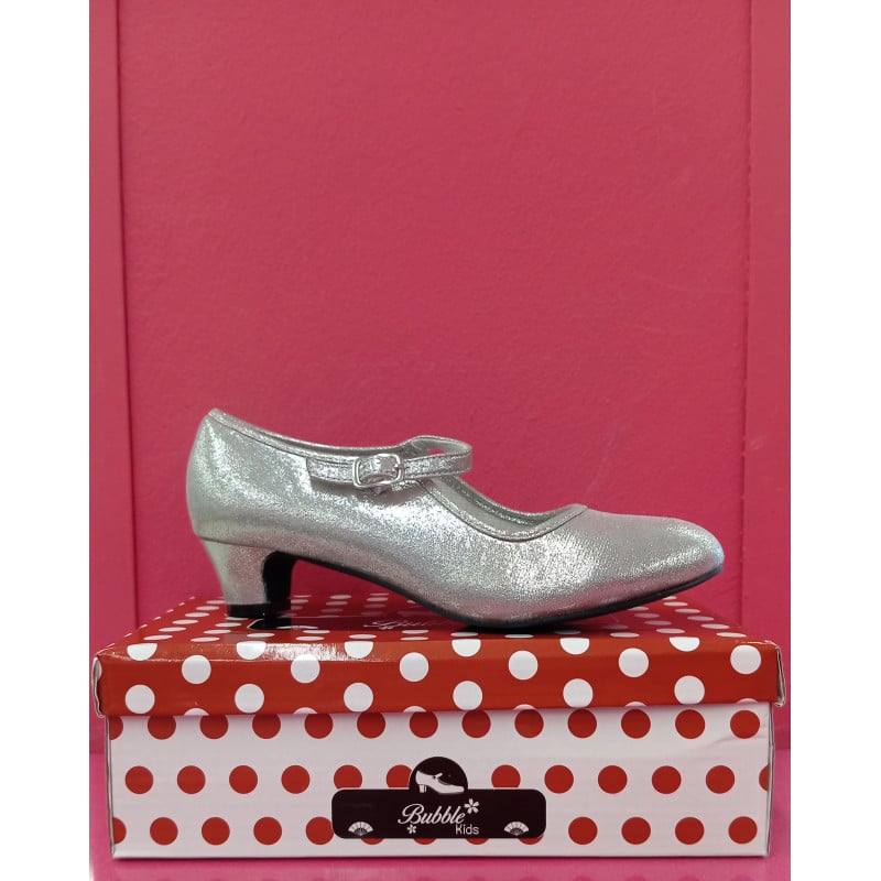 zapatos de tacón plateados