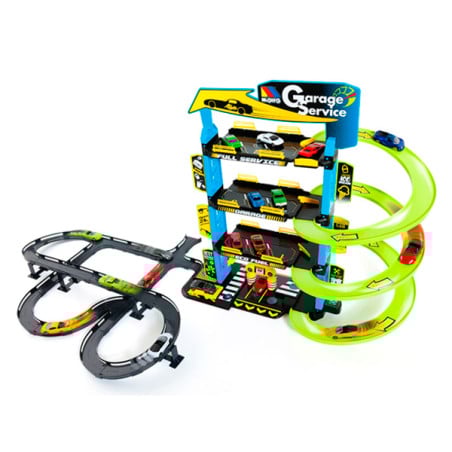 parking molto con coches y pista