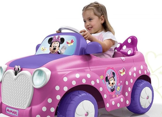 Mejores coches eléctricos para niños y niñas (menos de 300€)